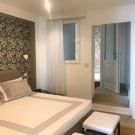 Les Lilas Aparthotel *
